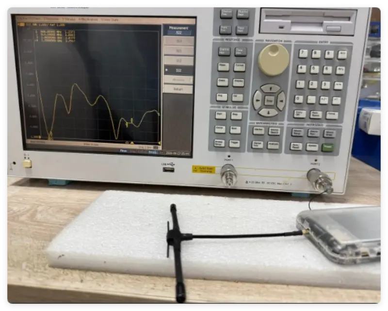 Bakit mahalagang bigyang-pansin ang VSWR (Voltage Standing Wave Ratio) kapag pumipili ng antenna?